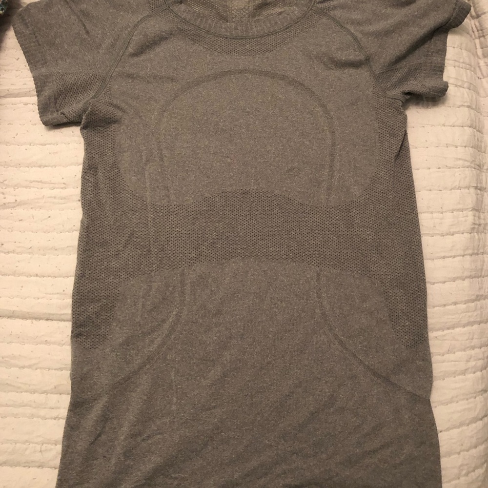 Lululemon workout shirt
